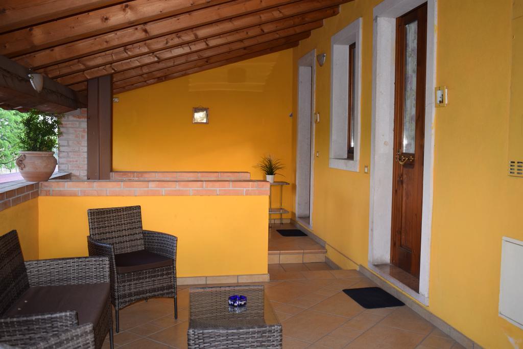 ホテルAgriturismo Fior Di Pesco ソンマカンパーニャ エクステリア 写真