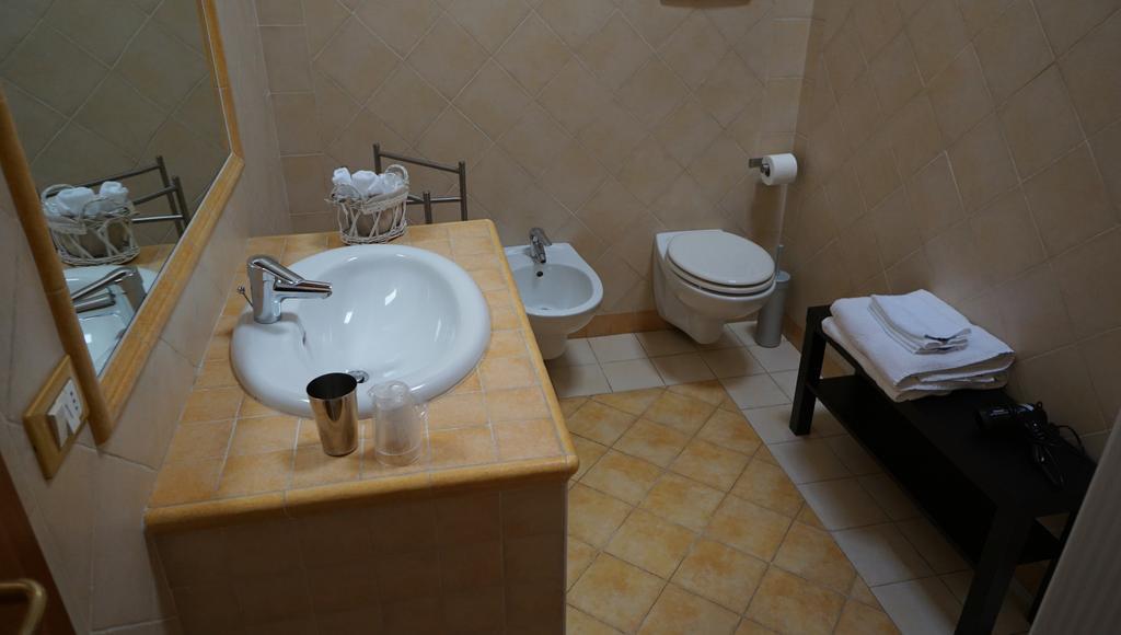 ホテルAgriturismo Fior Di Pesco ソンマカンパーニャ エクステリア 写真