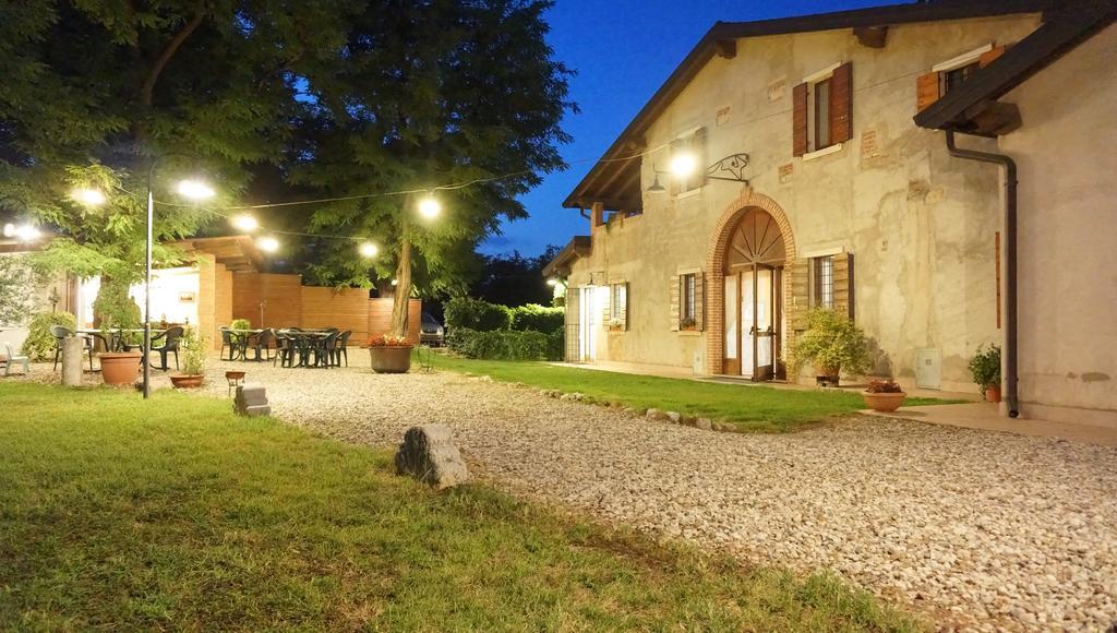 ホテルAgriturismo Fior Di Pesco ソンマカンパーニャ エクステリア 写真
