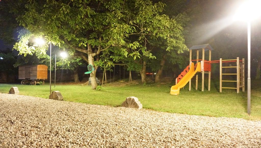 ホテルAgriturismo Fior Di Pesco ソンマカンパーニャ エクステリア 写真