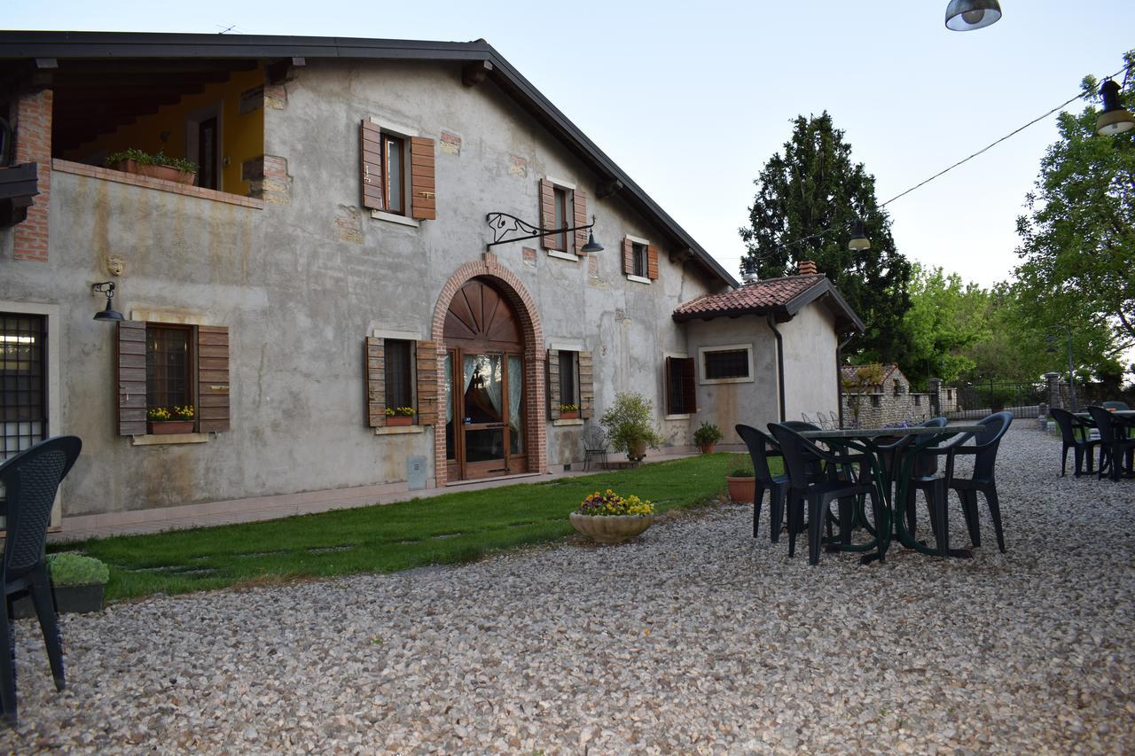 ホテルAgriturismo Fior Di Pesco ソンマカンパーニャ エクステリア 写真